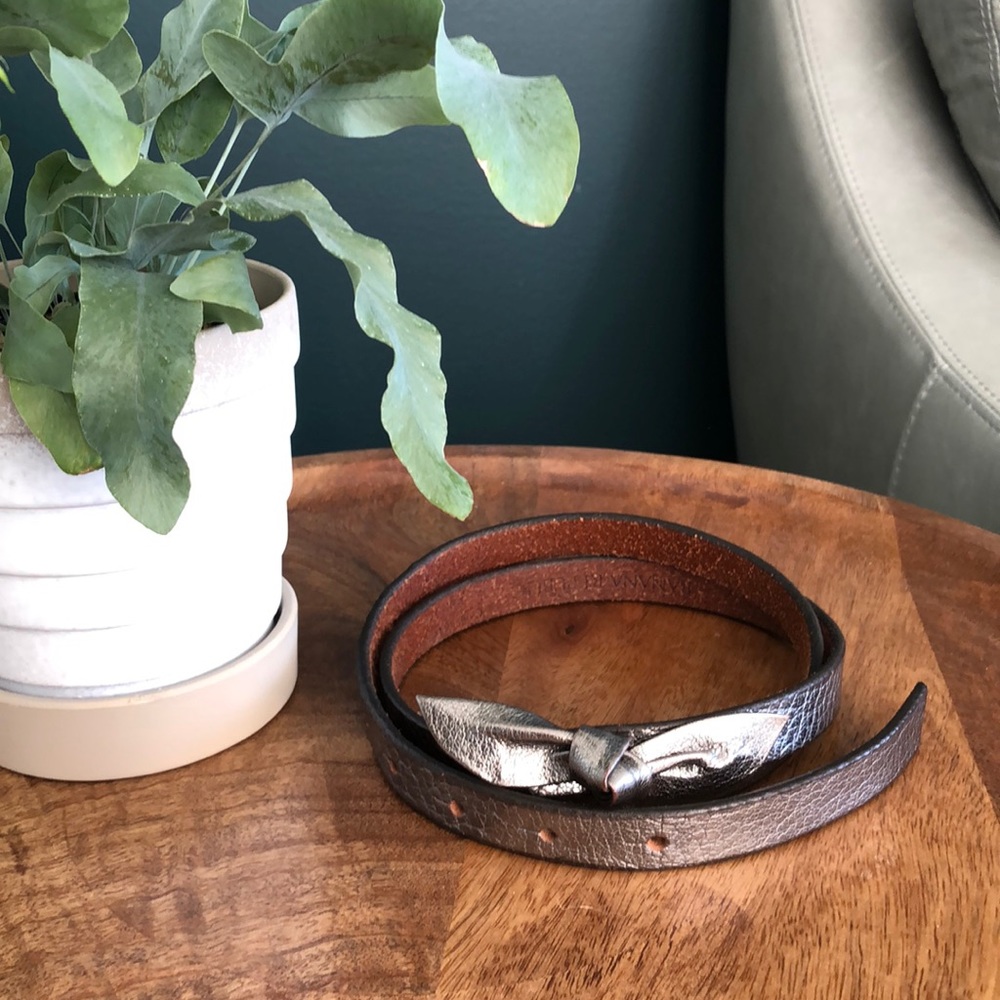 Banana Republic Skinny Silver Metallic Leather Belt with Bow, made in USA